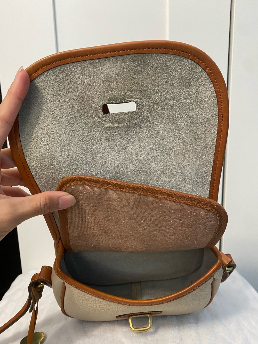 Dooney & Bourke Vintage All Weather Leather Saddle Bag Cream Tan Crossbody - Picture 4 of 13